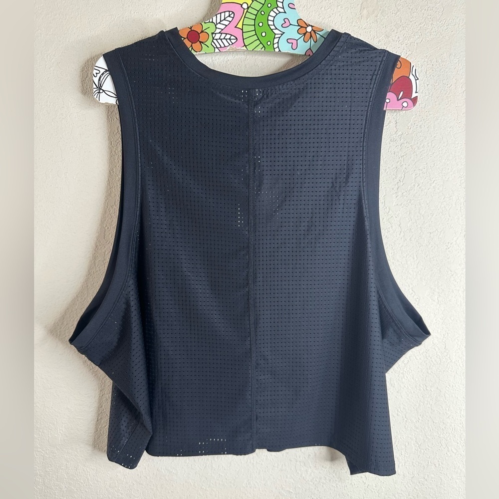 Fabletics Perforated Mesh Boxy black Tank size 2X - Picture 2 of 5